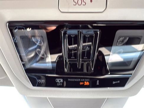 New 2025 Volkswagen Tiguan SE image 22