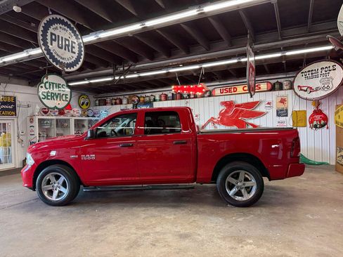 Used 2016 RAM 1500 Express w/ Popular Equipment Group AWD/4WD image 2