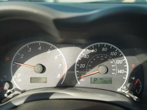 Used 2013 Toyota Corolla LE image 28