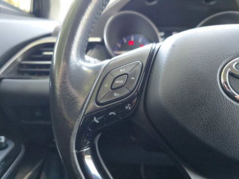 Used 2022 Toyota C-HR Limited FWD image 31