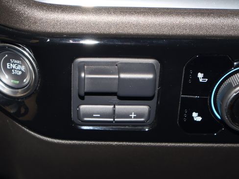 Used 2025 Chevrolet Silverado 1500 LT image 33