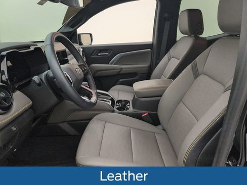 Used 2025 Chevrolet Colorado ZR2 w/ Technology Package image 5