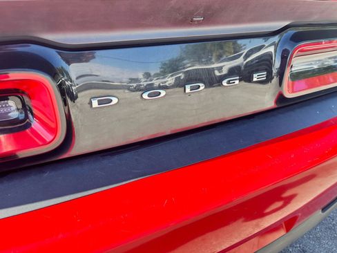 Used 2016 Dodge Challenger SXT image 6