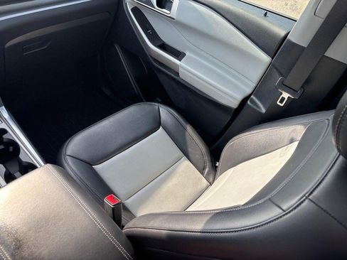 Used 2023 Ford Explorer XLT w/ Equipment Group 202A image 15