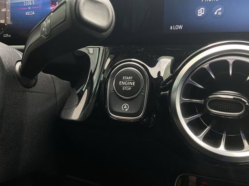 Used 2025 Mercedes-Benz GLA 250 image 32