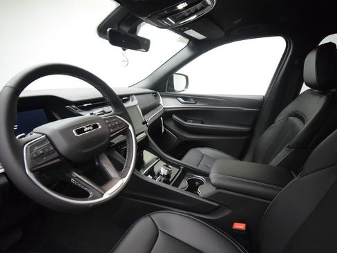 New 2026 Jeep Grand Cherokee L Limited AWD/4WD image 32