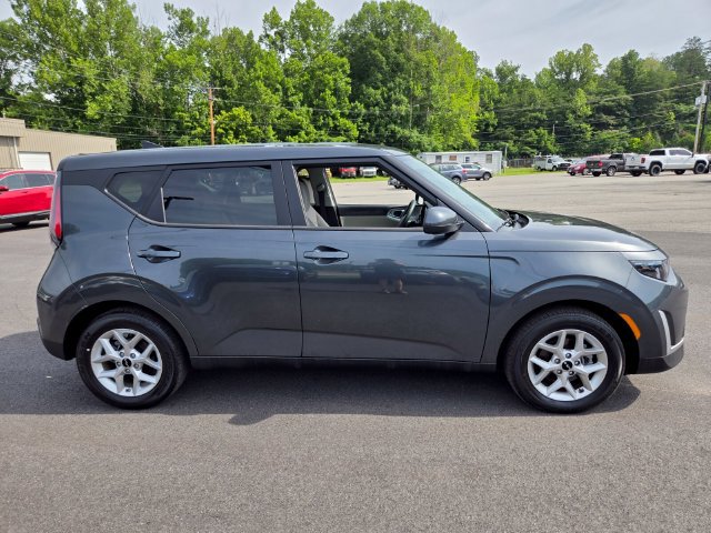 Used 2025 Kia Soul LX w/ LX Technology Package FWD image 9