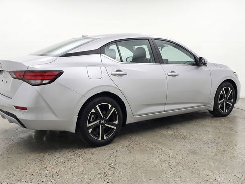 Used 2025 Nissan Sentra SV FWD image 9