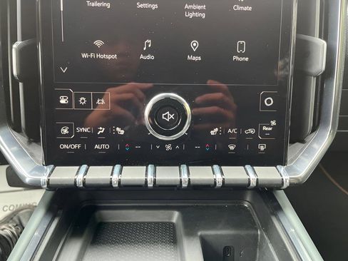 Used 2025 GMC Acadia AT4 image 30