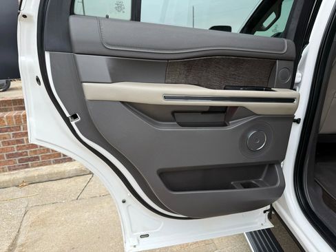 Used 2018 Ford Expedition Limited w/ Equipment Group 301A image 11