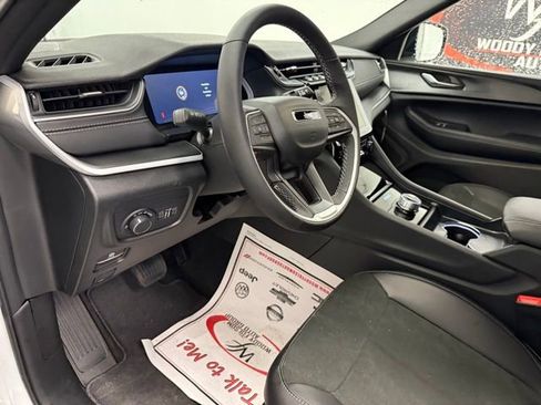 New 2025 Jeep Grand Cherokee L Laredo image 13