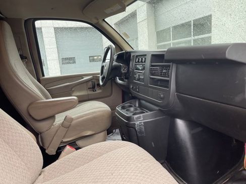 Used 2014 Chevrolet Express 3500 image 21