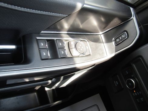 Used 2022 Ford F150 XLT w/ XLT Black Appearance Package image 12