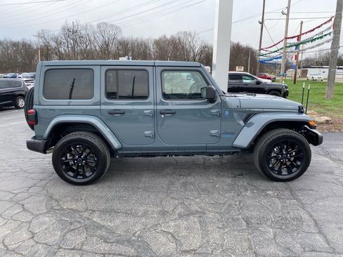 Used 2025 Jeep Wrangler Unlimited Sahara w/ Safety Group image 8