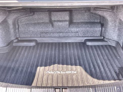 Used 2016 Toyota Avalon Limited image 20