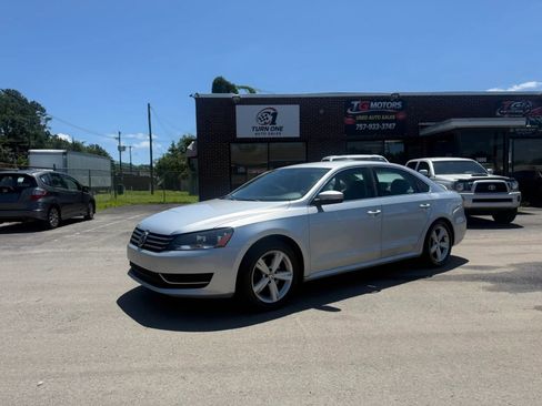 Used 2013 Volkswagen Passat 2.5 SE FWD image 1