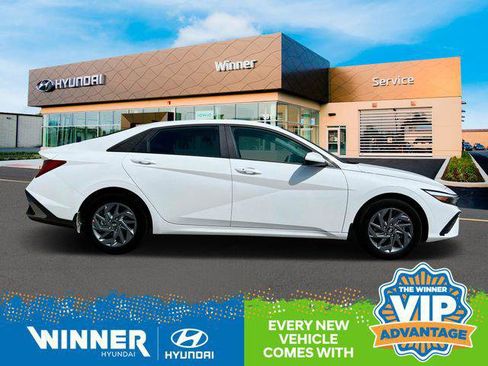 New 2025 Hyundai Elantra Blue image 9