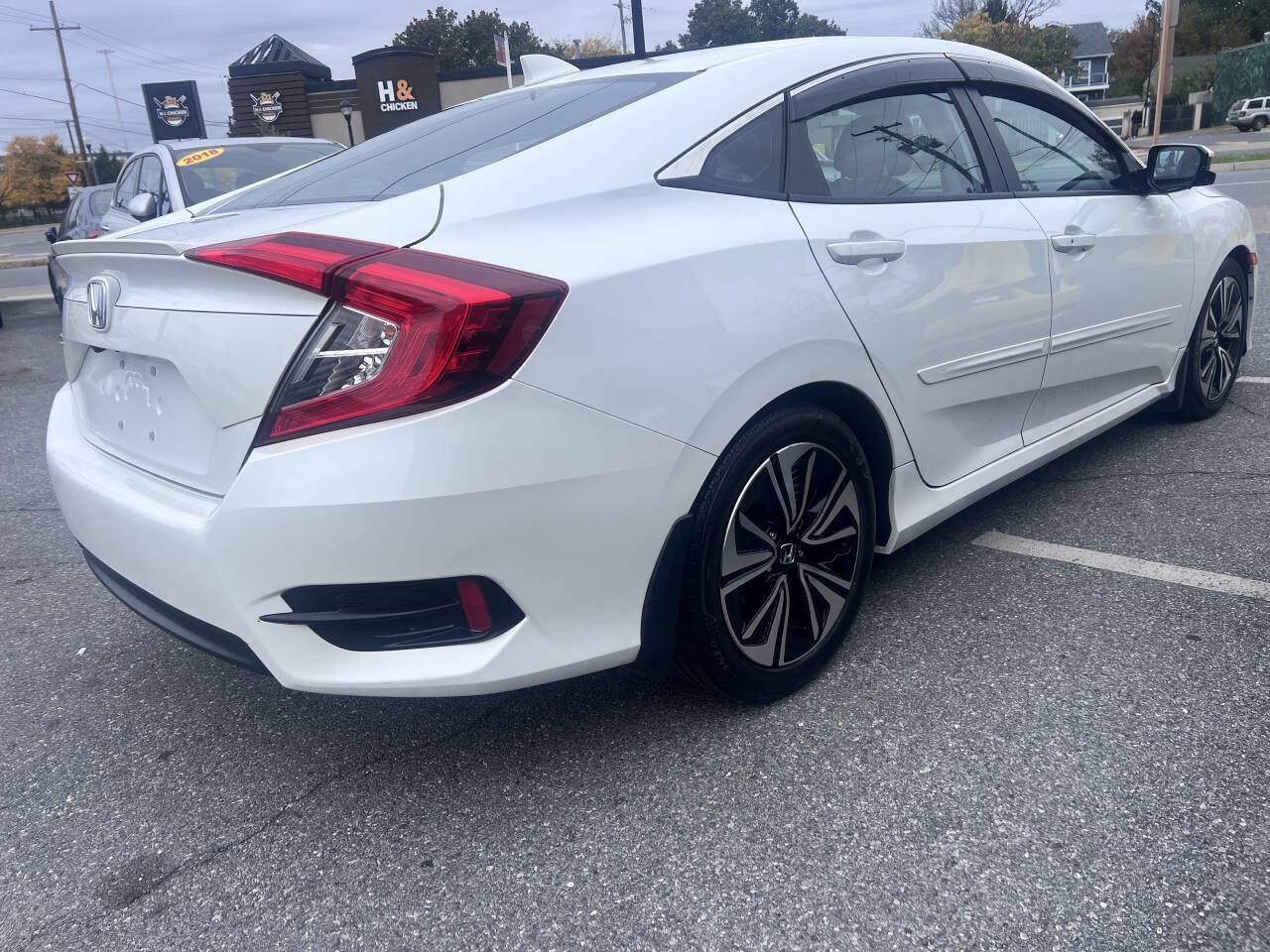 Used 2017 Honda Civic EX-L image 4