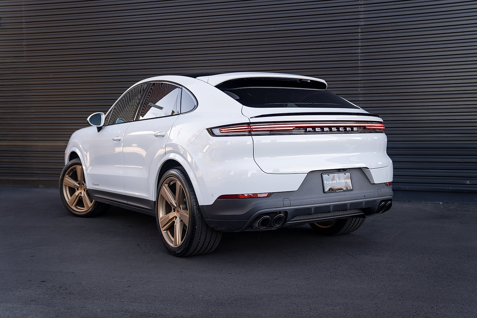Used 2025 Porsche Cayenne Coupe AWD/4WD image 3