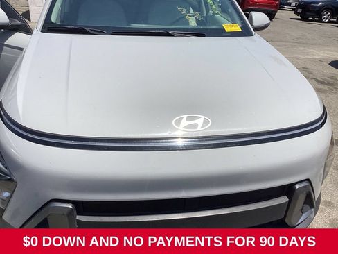 Used 2025 Hyundai Kona SEL FWD image 2