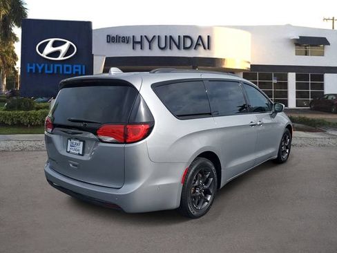 Used 2020 Chrysler Pacifica Touring-L Plus FWD image 6