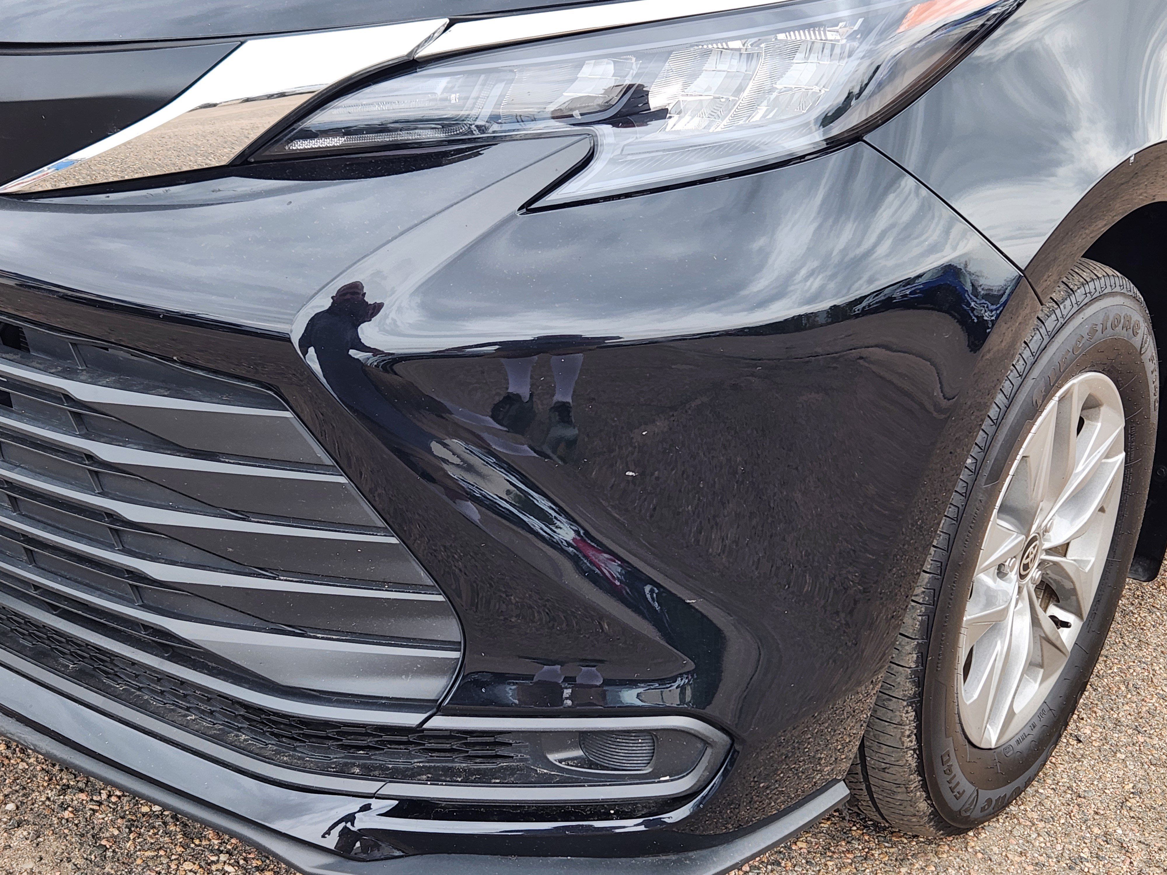 Used 2025 Toyota Sienna LE w/ LE Plus Package AWD/4WD image 5