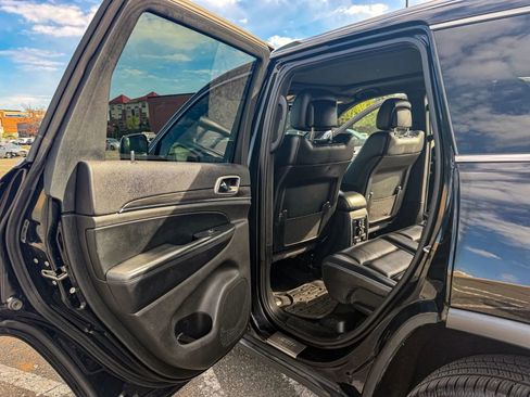 Used 2019 Jeep Grand Cherokee Limited w/ Luxury Group II image 14