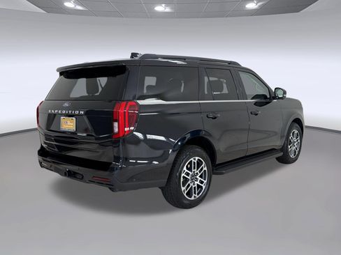 Certified 2025 Ford Expedition Active AWD/4WD image 9