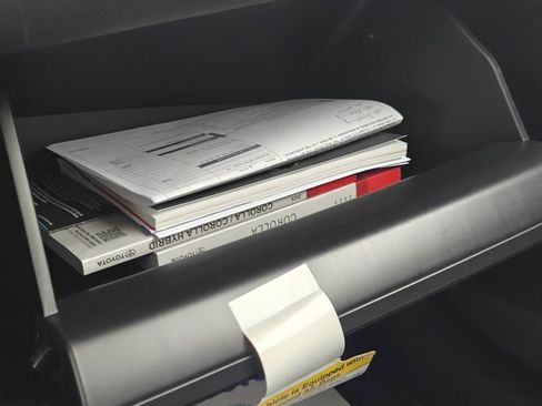 Used 2025 Toyota Corolla LE image 35