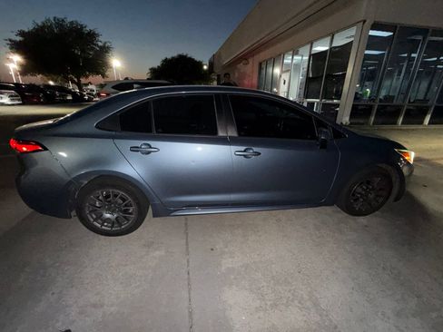 Used 2020 Toyota Corolla LE FWD image 3