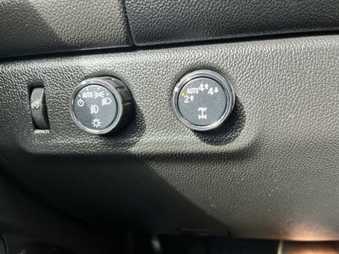 Used 2018 Chevrolet Colorado LT w/ LT Convenience Package image 12