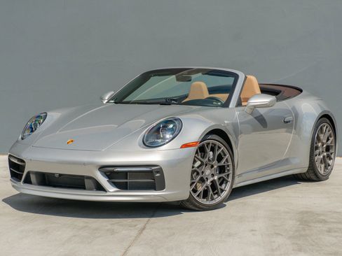 Used 2022 Porsche 911 Carrera image 4