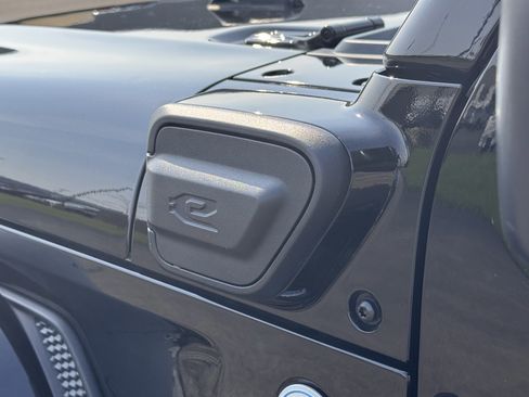 Used 2023 Jeep Wrangler Sahara w/ Cold Weather Group image 10