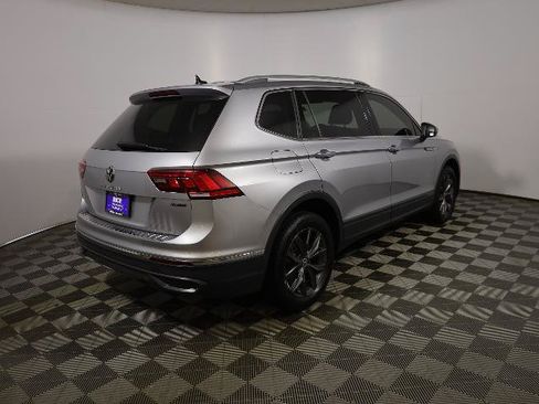 Used 2022 Volkswagen Tiguan SE AWD/4WD image 5