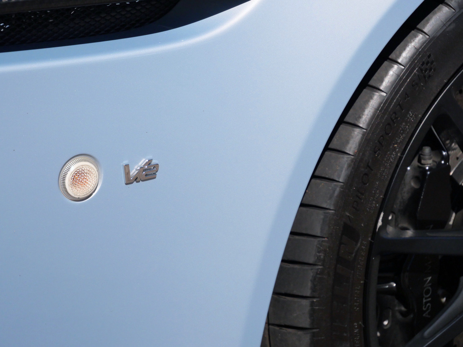 Used 2015 Aston Martin V12 Vantage S RWD image 21