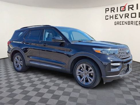 Used 2022 Ford Explorer XLT w/ Equipment Group 202A AWD/4WD image 2