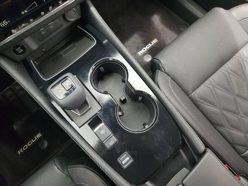 Used 2025 Nissan Rogue Platinum FWD image 22