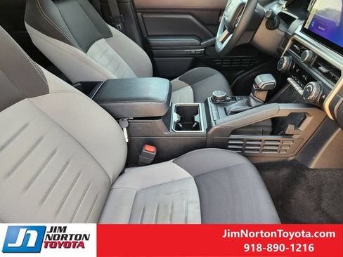 Used 2025 Toyota Tacoma TRD Off-Road AWD/4WD image 15
