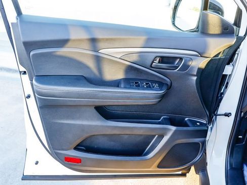 Used 2025 Honda Ridgeline Sport image 21