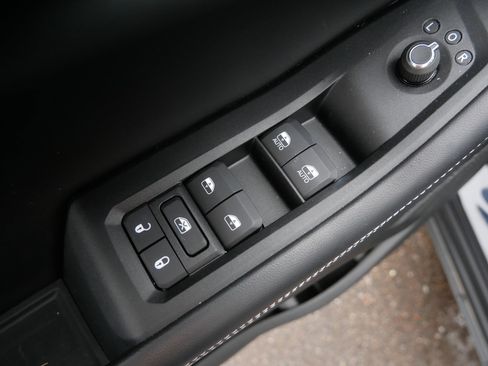 Used 2025 Jeep Grand Cherokee Limited w/ Trailer Tow Package image 21