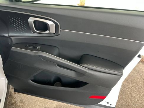 Used 2022 Kia Sorento LX FWD image 22