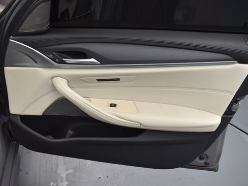 Used 2022 BMW M550i xDrive w/ Shadowloine Package image 6