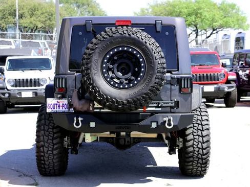 Used 2017 Jeep Wrangler Unlimited Rubicon w/ Connectivity Group image 6