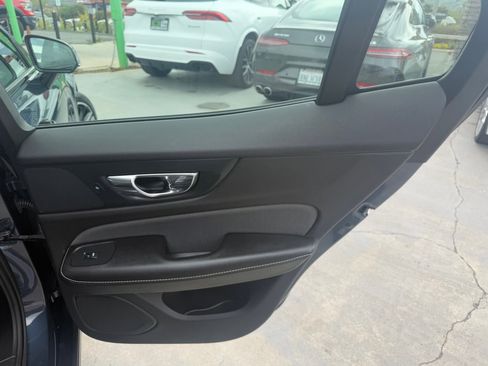 Used 2019 Volvo S60 T5 R-Design image 17