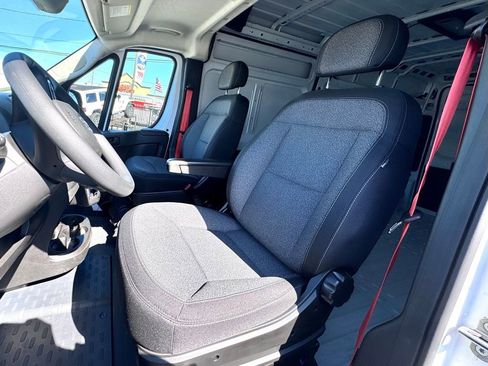 Used 2025 RAM ProMaster 2500 w/ Convenience Group image 15