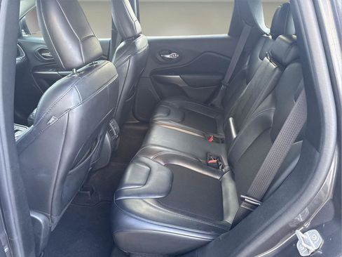 Used 2020 Jeep Cherokee Latitude Plus image 3