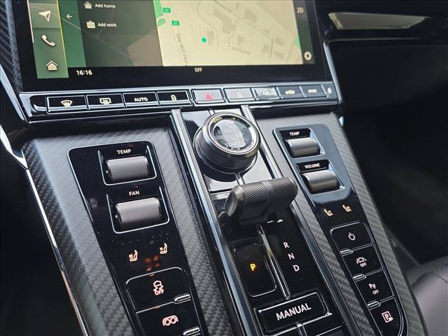 Used 2025 Aston Martin V8 Vantage Coupe RWD image 22