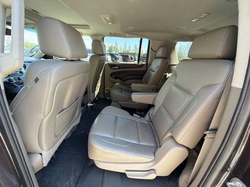 Used 2015 Chevrolet Suburban LT w/ Luxury Package AWD/4WD image 22