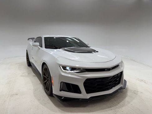 Used 2018 Chevrolet Camaro ZL1 RWD image 1