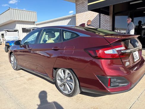 Used 2018 Honda Clarity Touring image 10